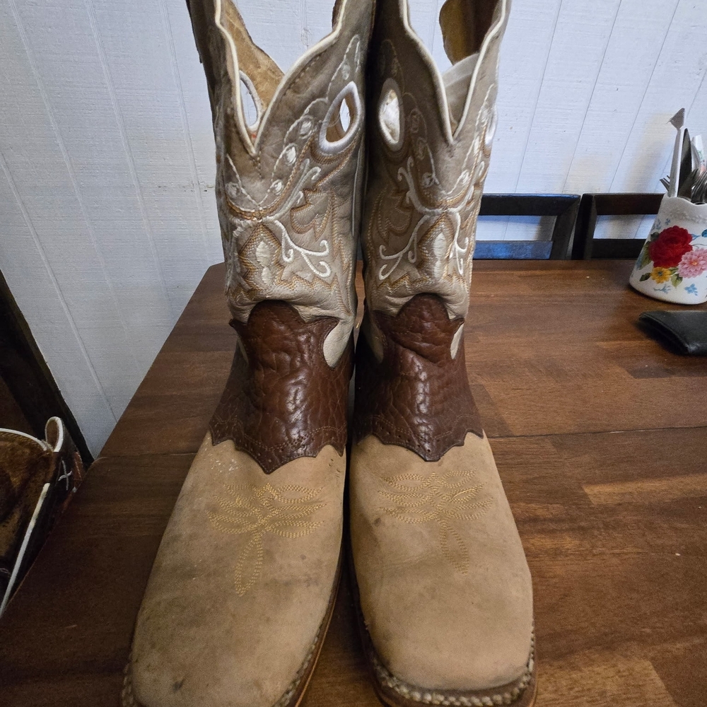 Men's Western Cowboy Boots in Brown and Tan